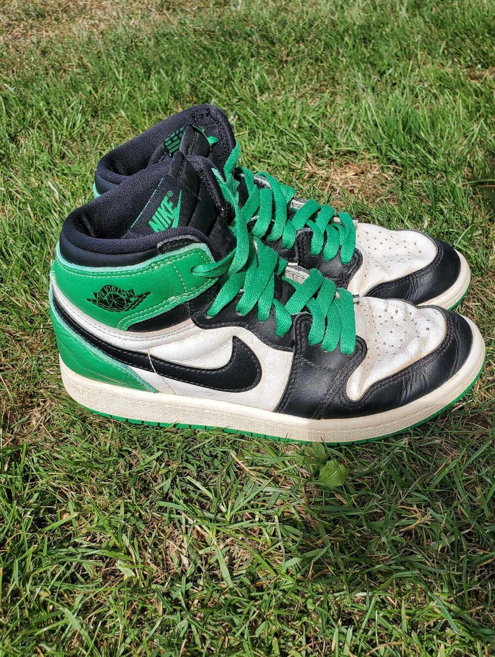 Nike Jordan 1 High Top Sneakers in Green/Black/White